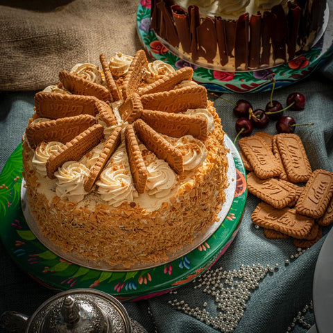 Choosing the Right Celebration Cake for Your Family Gathering
